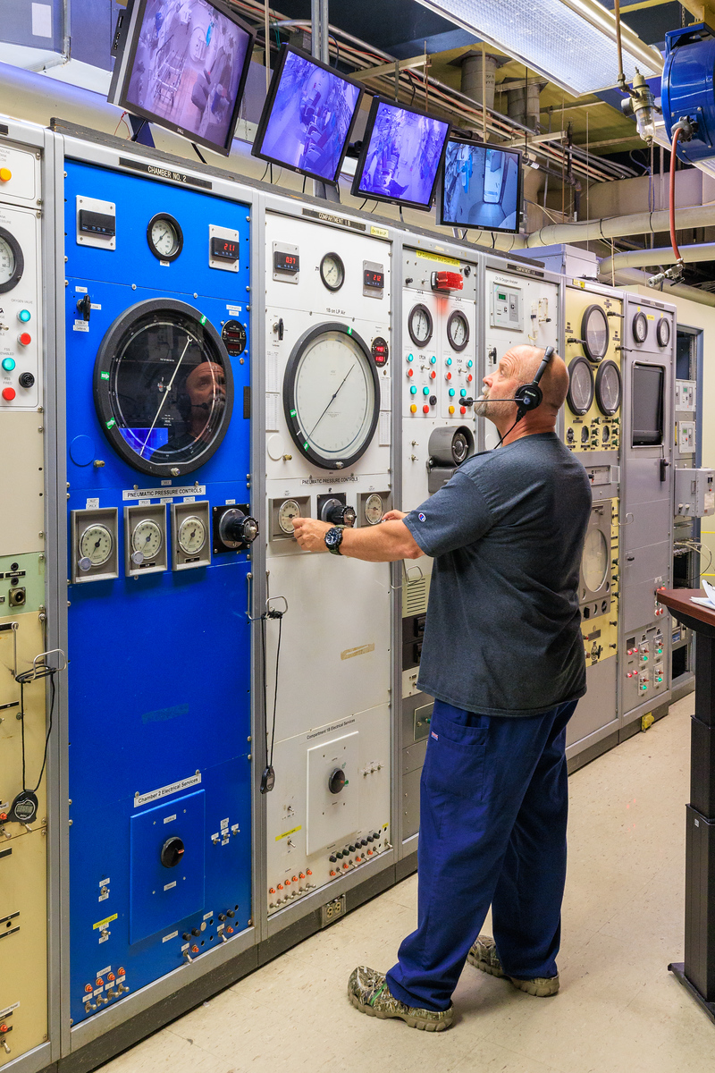 a chamber operator starting treatment